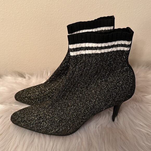 Stuart Weitzman Waverly Sock Booties Gold Ribbed Slip-On  Stuart Weitzman Waverly Sock Booties Gold Ribbed Slip-On Pointed Toe Size 10